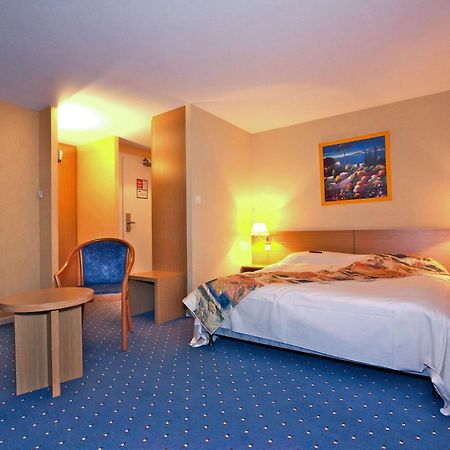 Mercure Hexagone Luxeuil Exterior photo