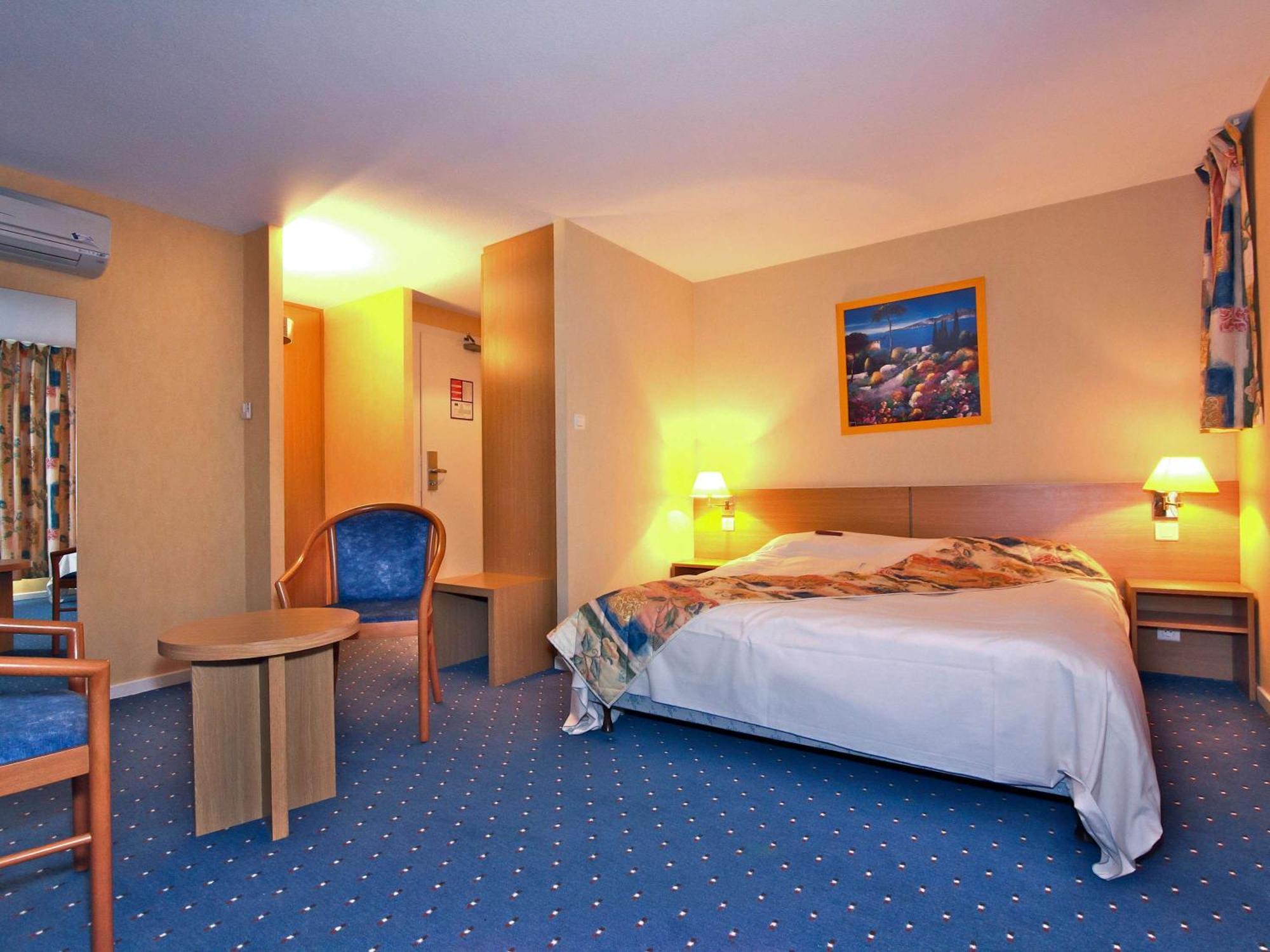 Mercure Hexagone Luxeuil Exterior photo